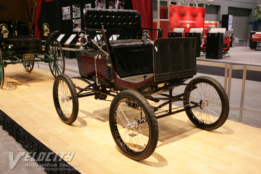 1900 Locomobile runabout