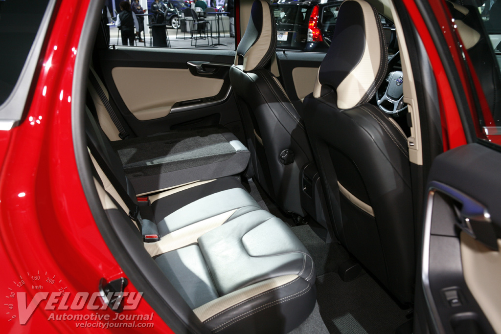 2010 Volvo XC60 R-Design Interior