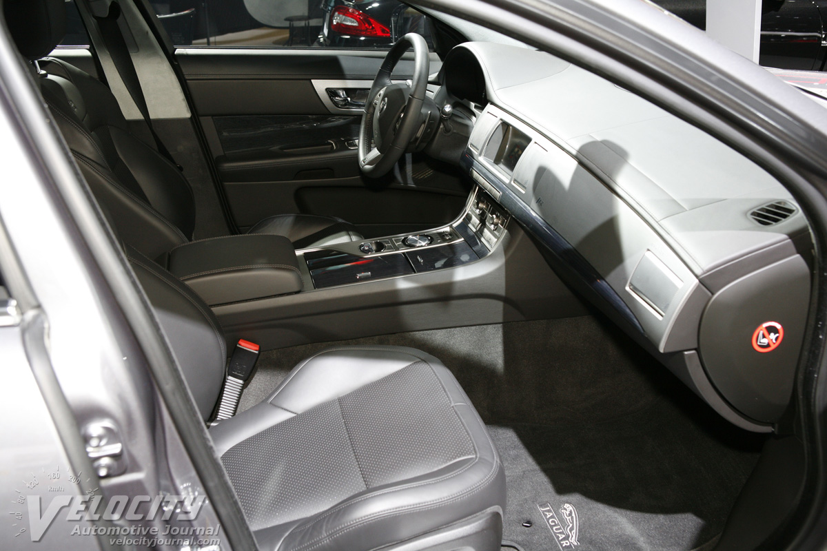 2010 Jaguar XF Interior