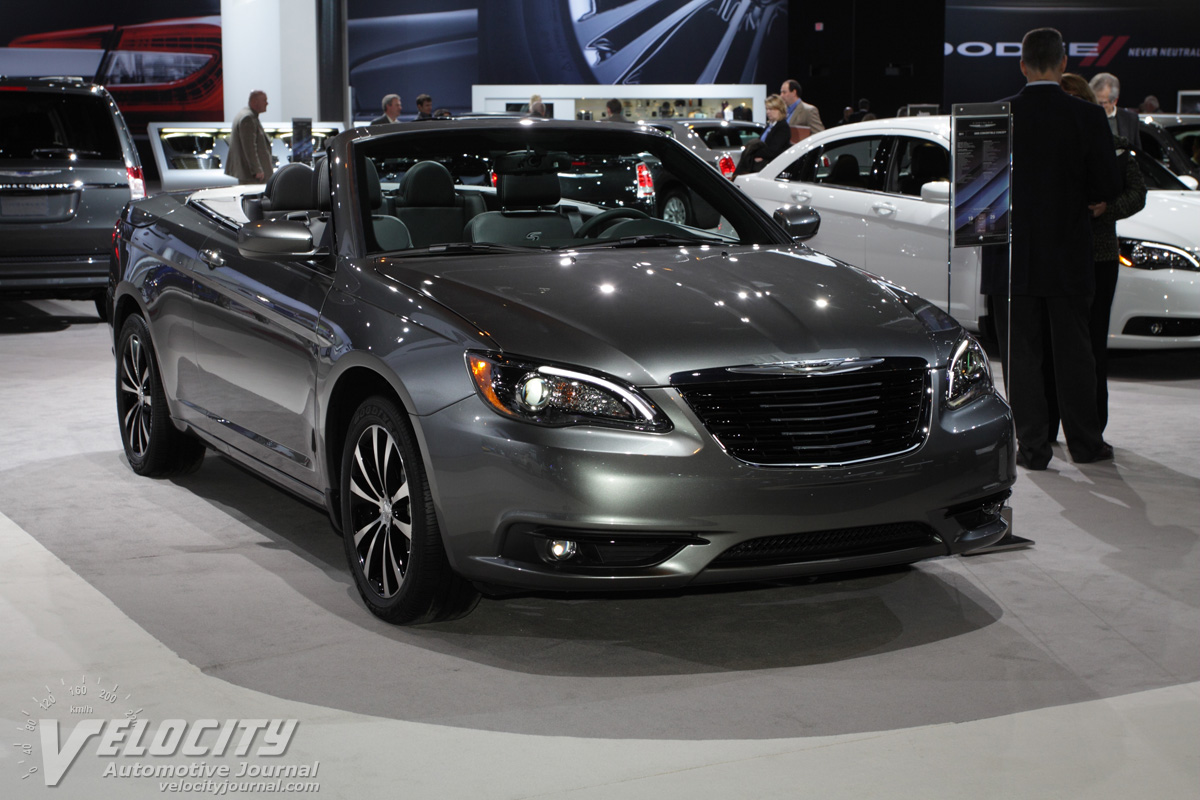 2012 Chrysler 200 Convertible pictures.