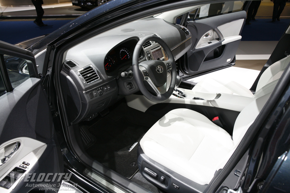 2012 Toyota Avensis Interior