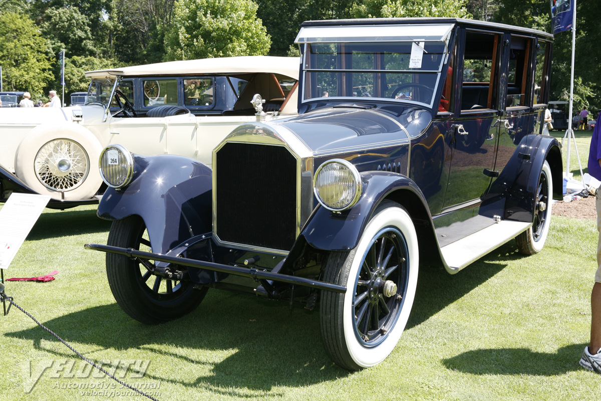 1921 Pierce-Arrow Model 32 Vestibule Suburban