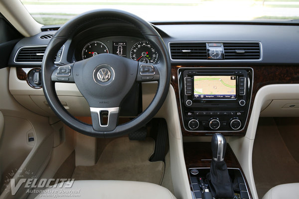 2012 Volkswagen Passat SEL Instrumentation