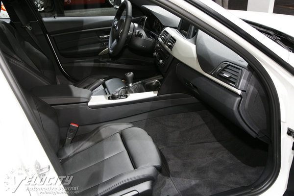 2013 BMW 3-Series 320i sedan Interior