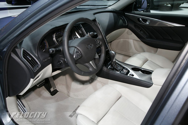 2014 Infiniti Q50 Interior