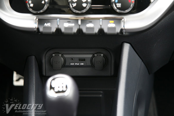 2013 Kia Rio 5-door Instrumentation