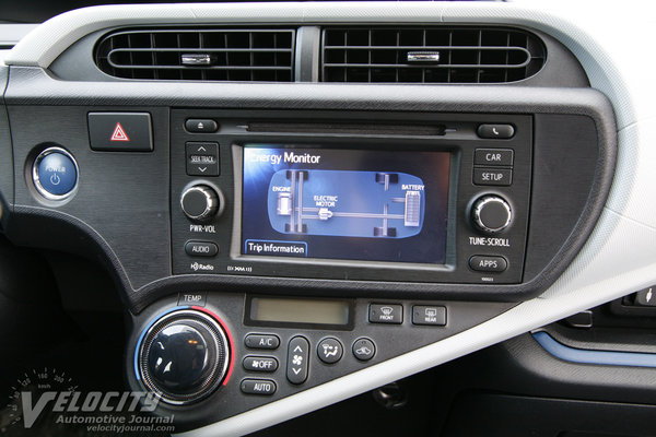 2013 Toyota Prius c Instrumentation