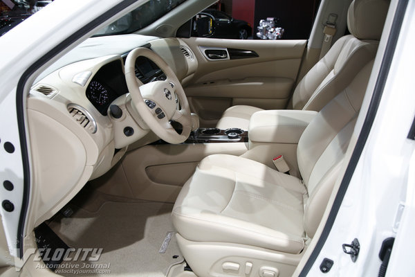2014 Nissan Pathfinder hybrid Interior