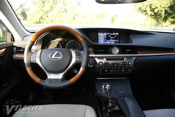 2014 Lexus ES 300h Instrumentation