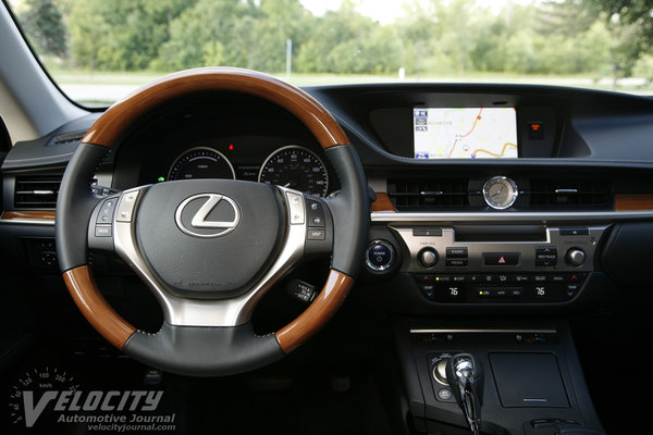 2014 Lexus ES 300h Instrumentation