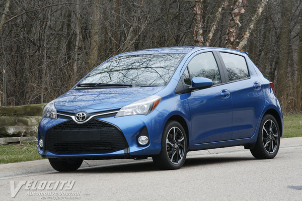 2015 Toyota Yaris SE 5d Liftback