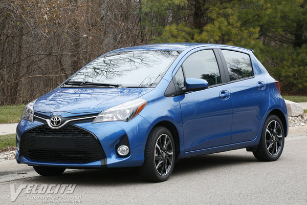 2015 Toyota Yaris SE 5d Liftback