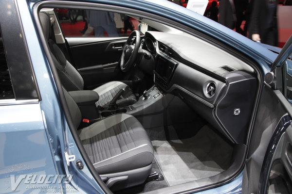 2015 Toyota Auris wagon Interior