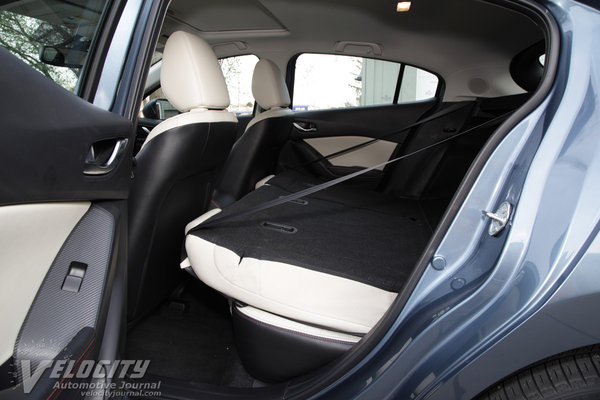 2015 Mazda Mazda3 5d Interior