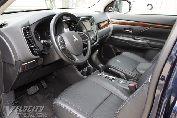2015 Mitsubishi Outlander Interior
