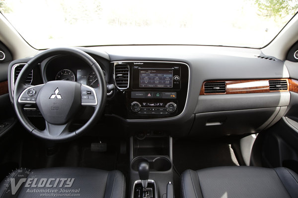 2015 Mitsubishi Outlander Interior
