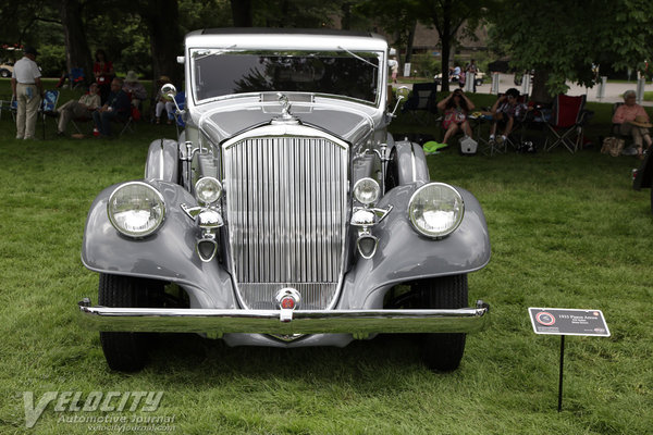 1933 Pierce-Arrow 836 sedan