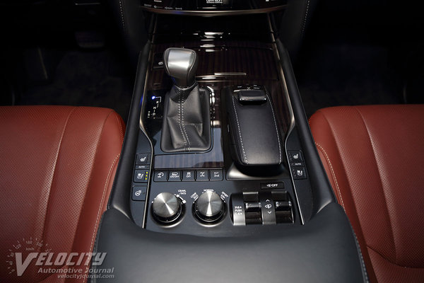2016 Lexus LX Instrumentation