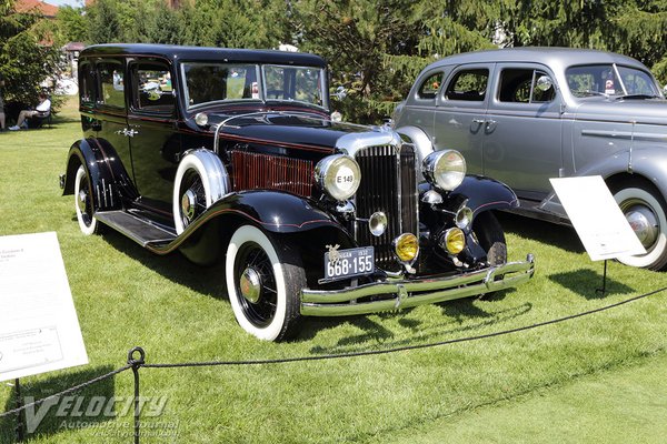 1932 Chrysler CP8 Eight sedan