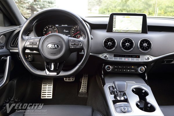 2018 Kia Stinger Instrumentation