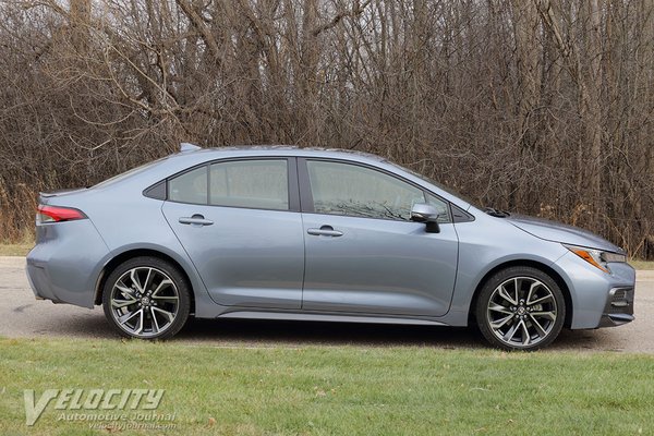 2020 Toyota Corolla XSE sedan