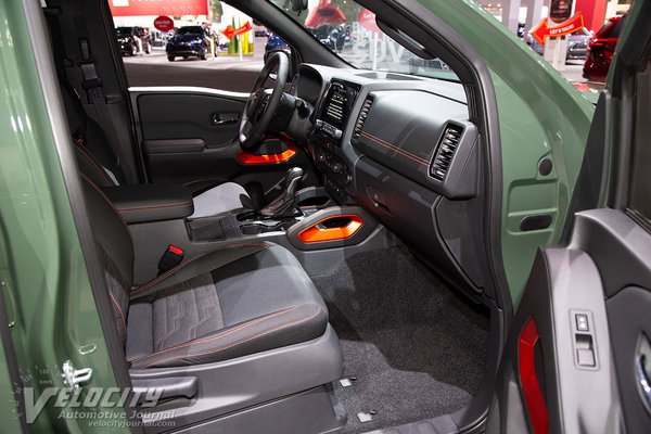 2022 Nissan Frontier Crew Cab Interior