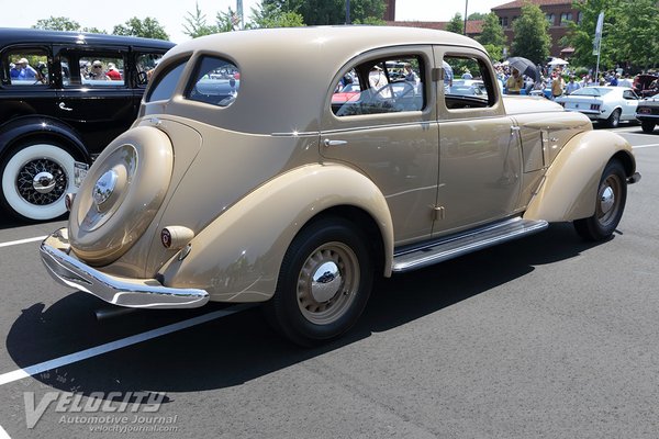 1935 Hupmobile 527T sedan