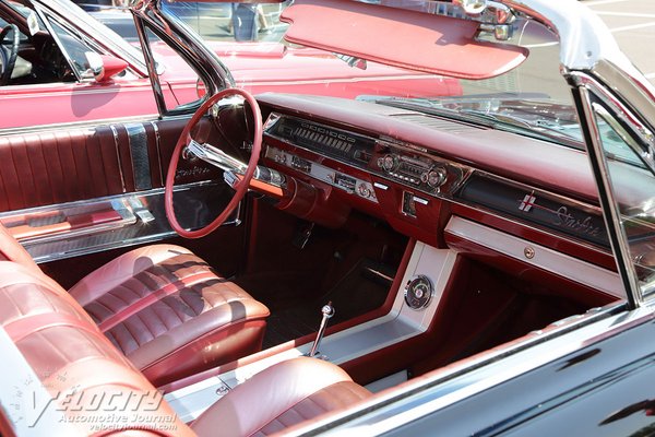 1962 Oldsmobile Starfire convertible Interior