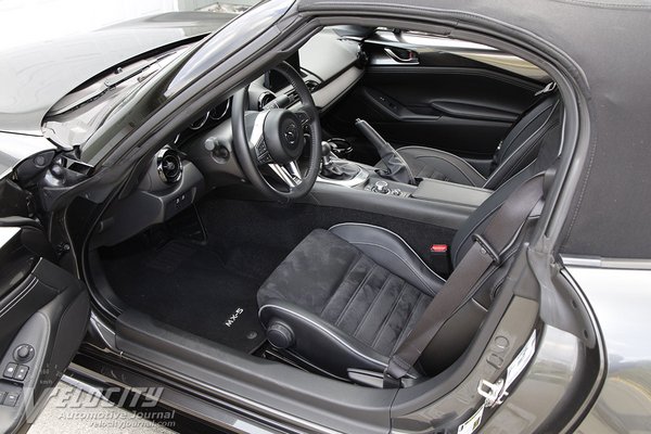 2022 Mazda MX-5 Interior