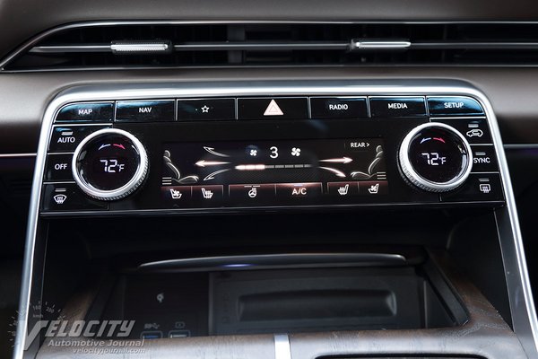 2023 Genesis GV80 Instrumentation