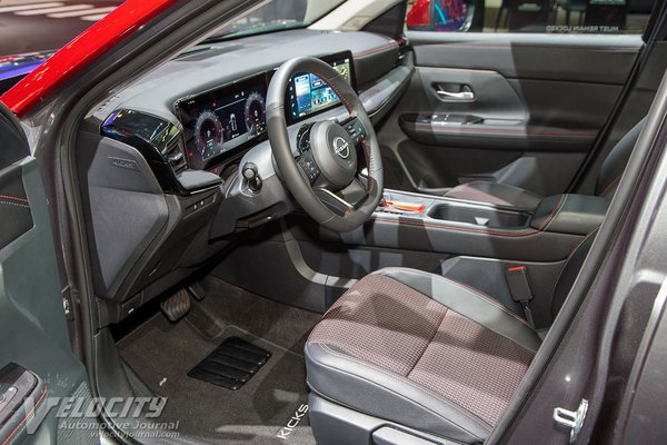 2025 Nissan Kicks SR Interior