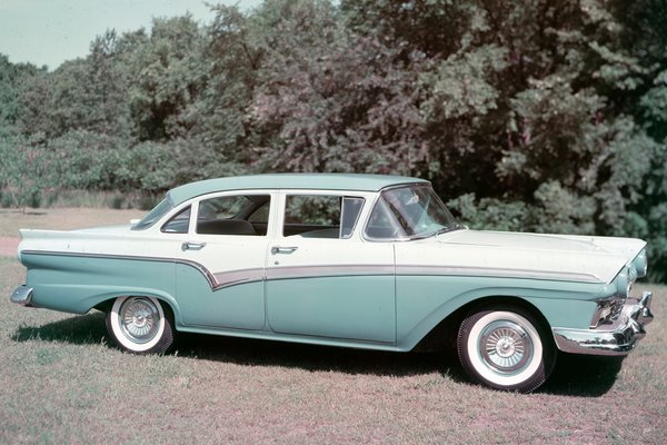 1957 Ford Custom 300 4d sedan