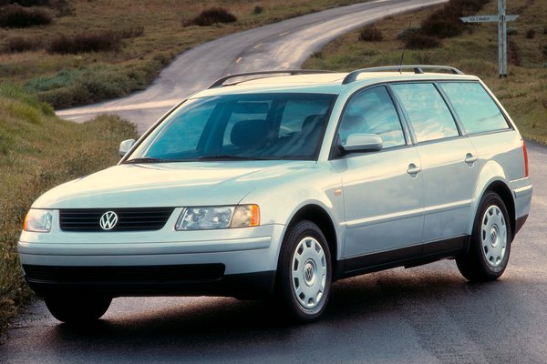 1998 Volkswagen Passat GLS 4d wagon