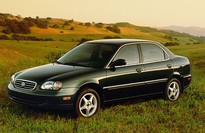 2001 Suzuki Esteem sedan