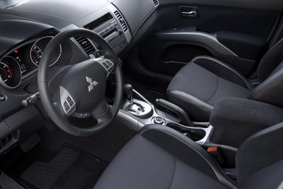 2010 Mitsubishi Outlander Interior