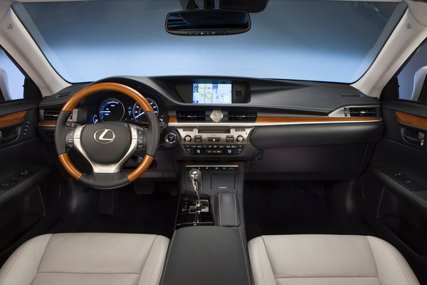 2013 Lexus ES 300h Interior