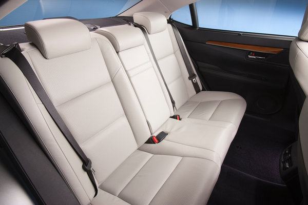 2013 Lexus ES 300h Interior