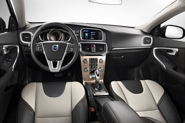 2013 Volvo V40 Cross Country Interior