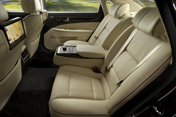 2014 Hyundai Equus Interior