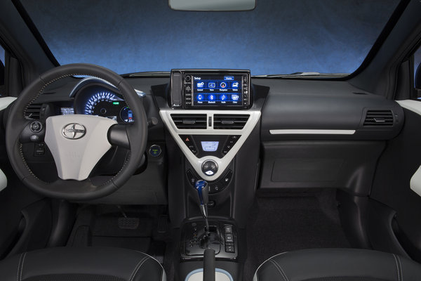 2013 Scion iQ EV Instrumentation