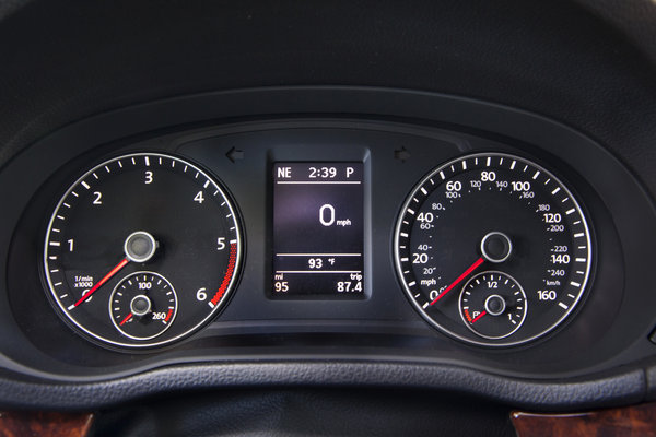 2013 Volkswagen Passat TDi Instrumentation
