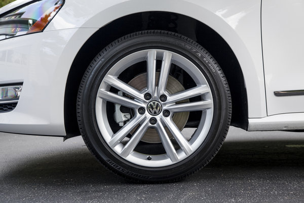 2013 Volkswagen Passat TDi Wheel