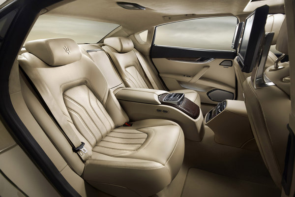 2014 Maserati Quattroporte Interior