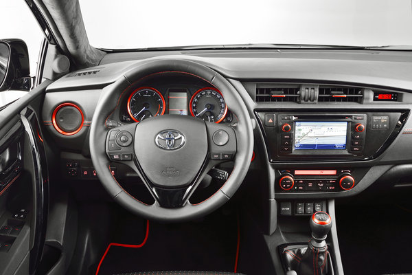 2013 Toyota Auris TS Black Instrumentation