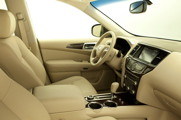 2014 Nissan Pathfinder Hybrid Interior