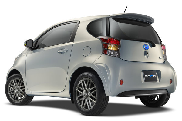 2014 Scion 10 Series iQ