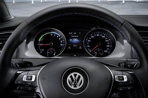 2014 Volkswagen E-Golf Instrumentation