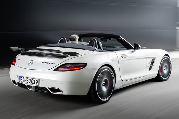 2015 Mercedes-Benz SLS AMG GT Roadster Final Edition