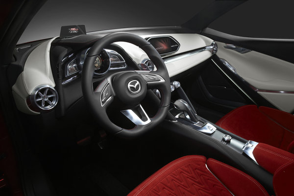 2014 Mazda Hazumi Interior