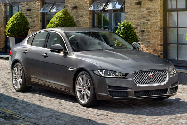 2016 Jaguar XE sedan